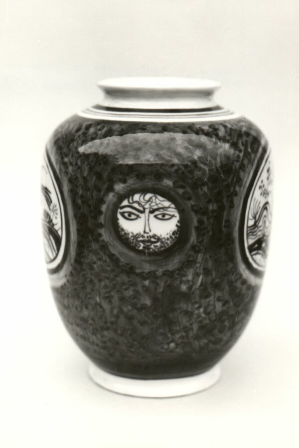 Jaroslav Bejček: Váza se čtyřmi emblémy, č. k. 28